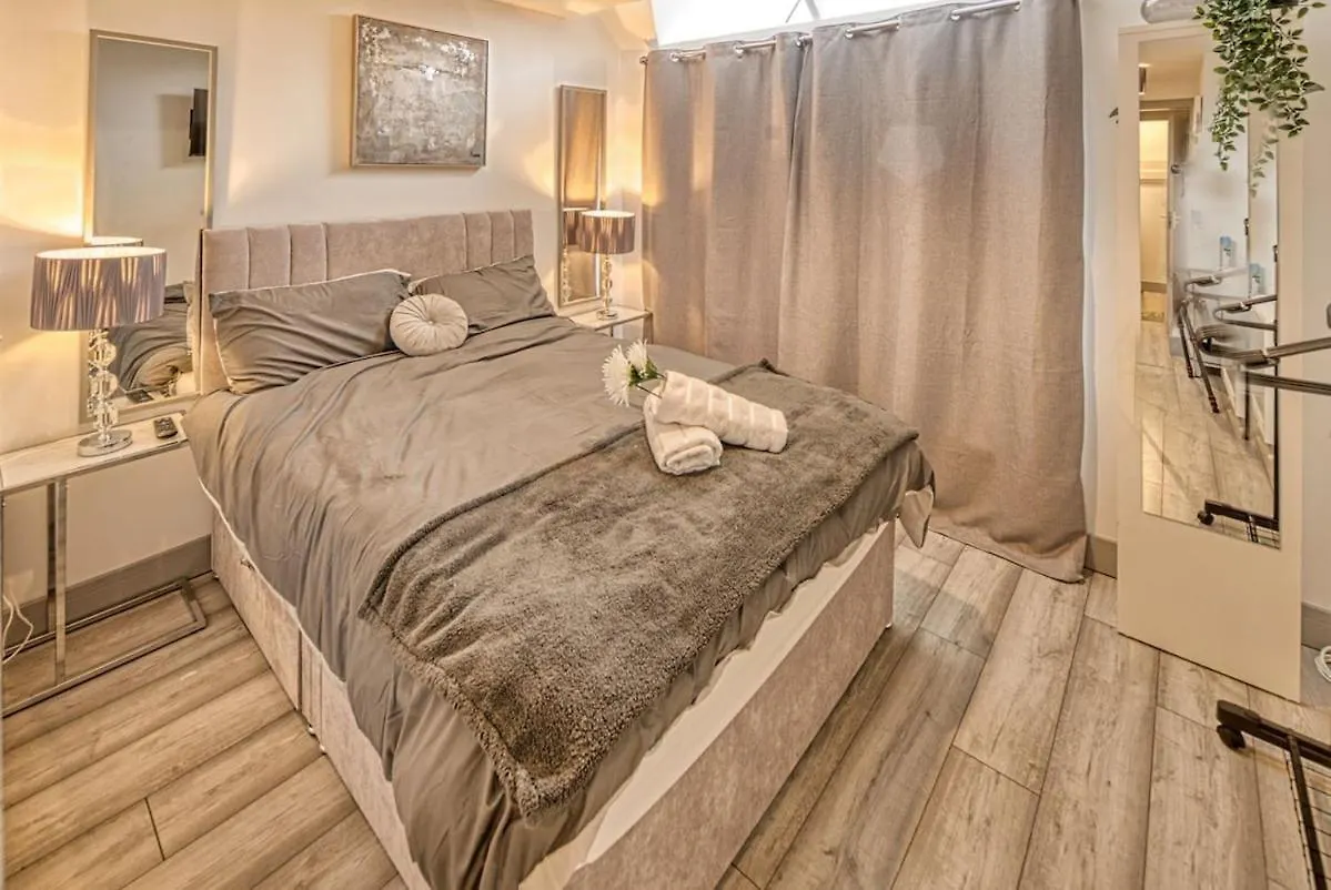 Apartment Luxury Modern Stays Marston Green United Kingdom