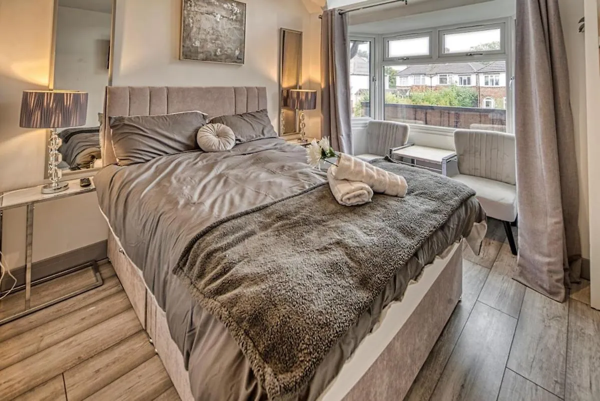 Luxury Modern Stays Marston Green